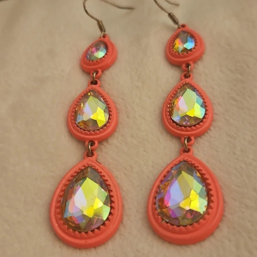 Vtg 1980s Neon Pink Aurora Borealis Metal Teardrop Festival Dangle Earrings